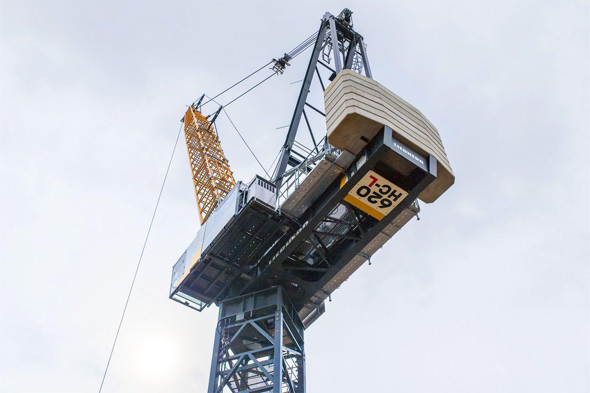 Первый в Великобритании Liebherr 620 HC-L работает внутри городских стен Йорка