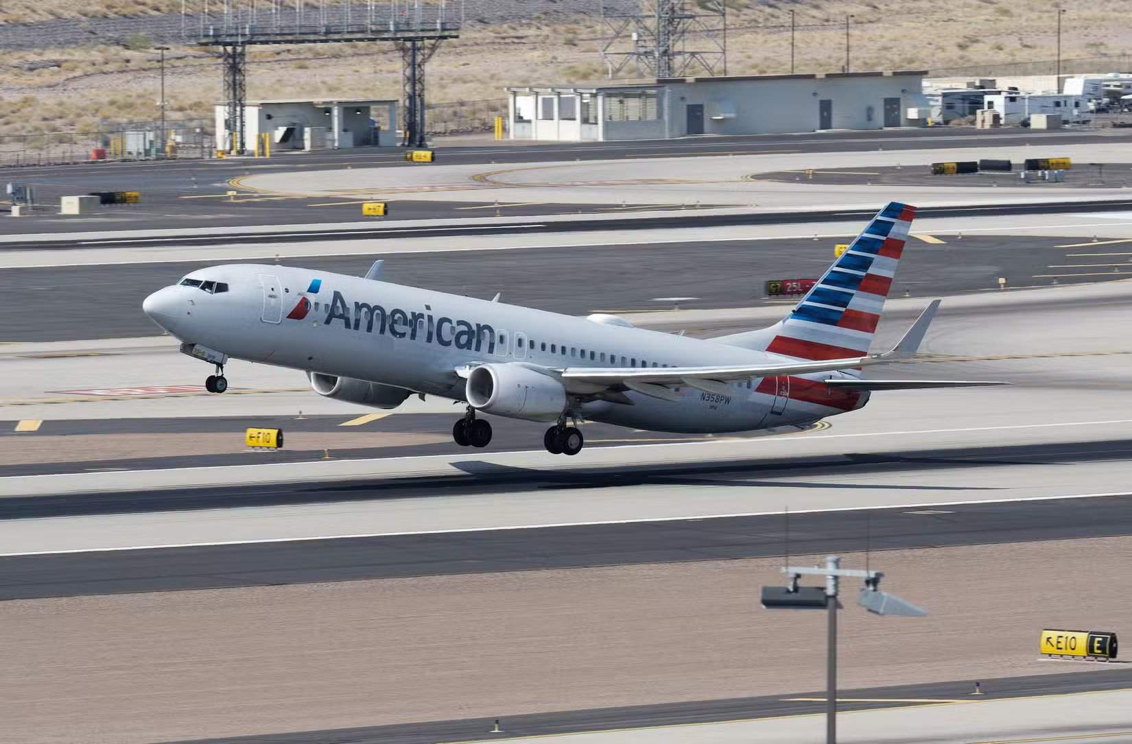 Despegue de un Boeing 737 de American Airlines