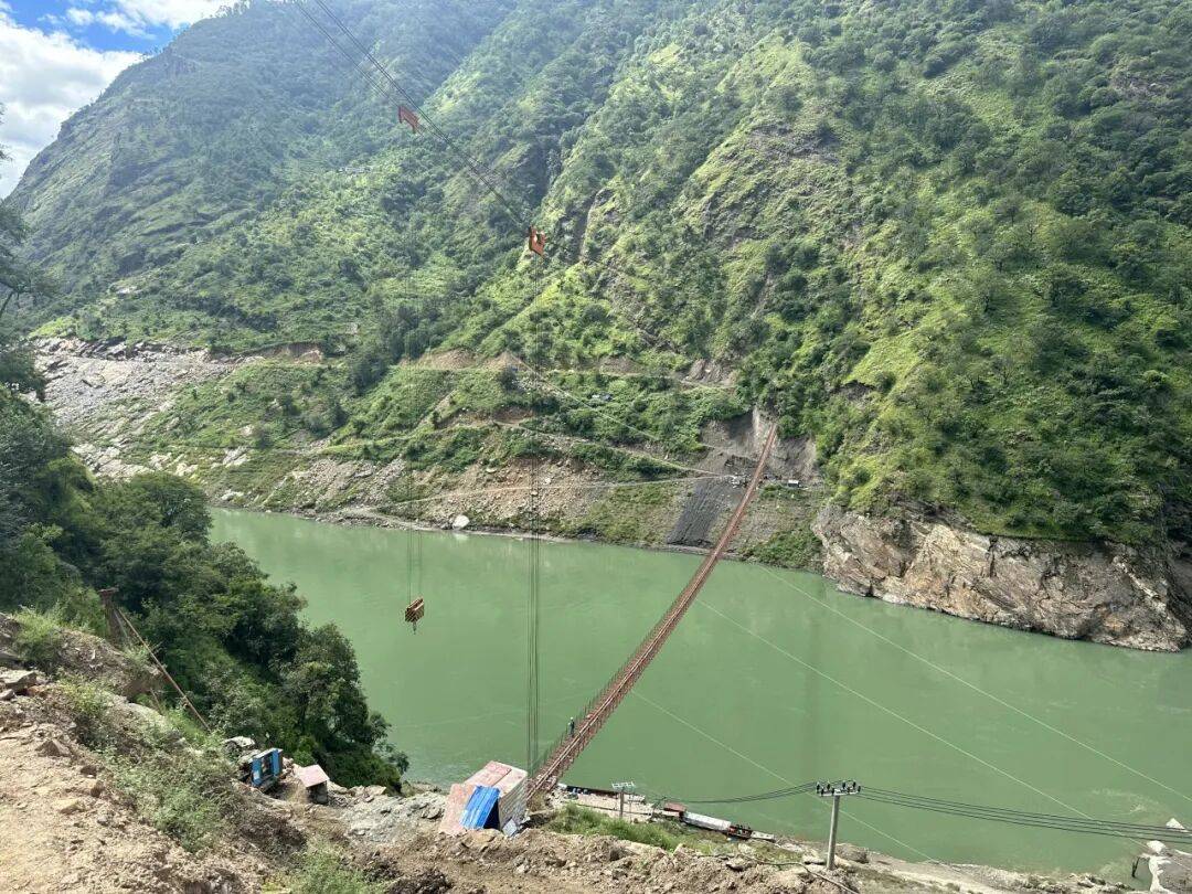 Sistema integrado de cabo de suspensão e ponte provisória de cabo da Ponte do Rio Yalong