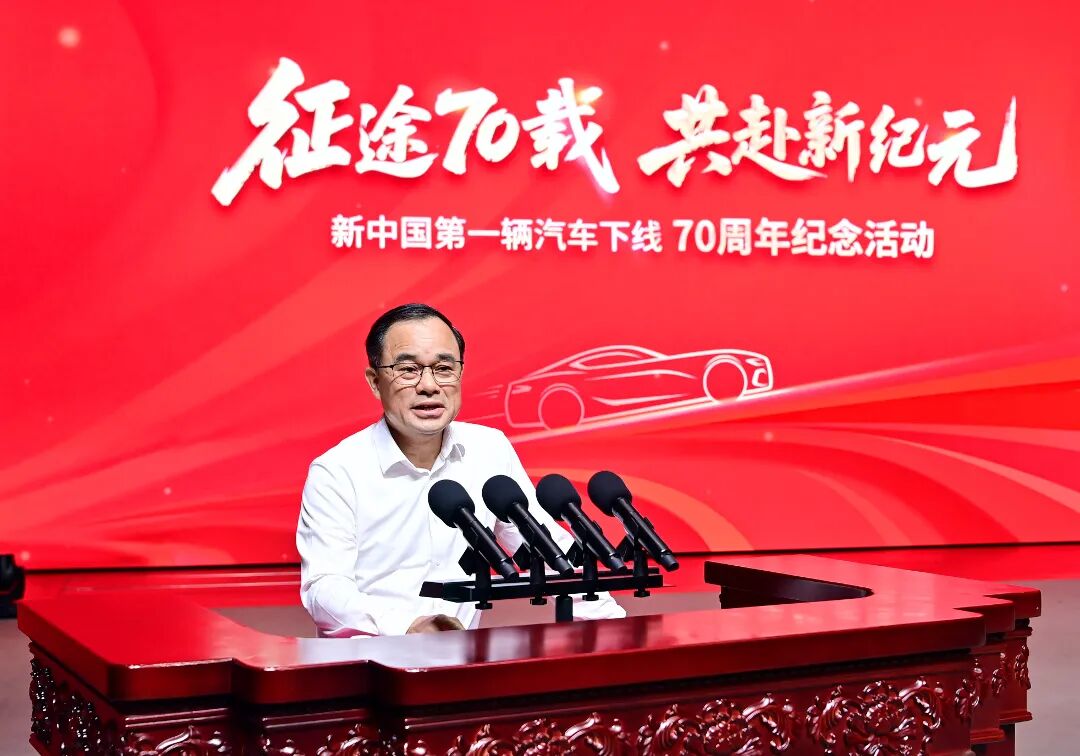 ▲中国长安汽车董事长、党委书记朱华荣致辞