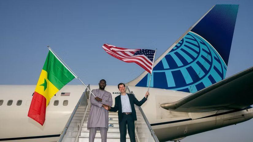 Voo inaugural da United Airlines para Dacar
