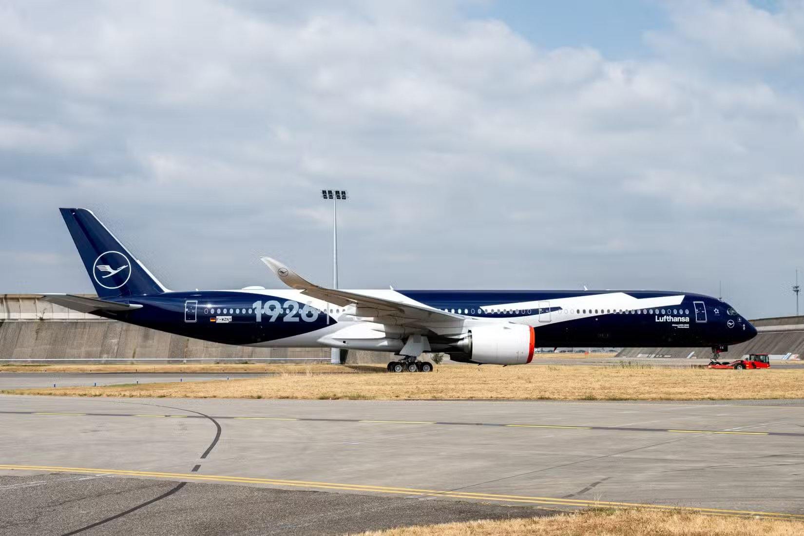 Primer A350-1000 de Lufthansa en la calle de rodaje