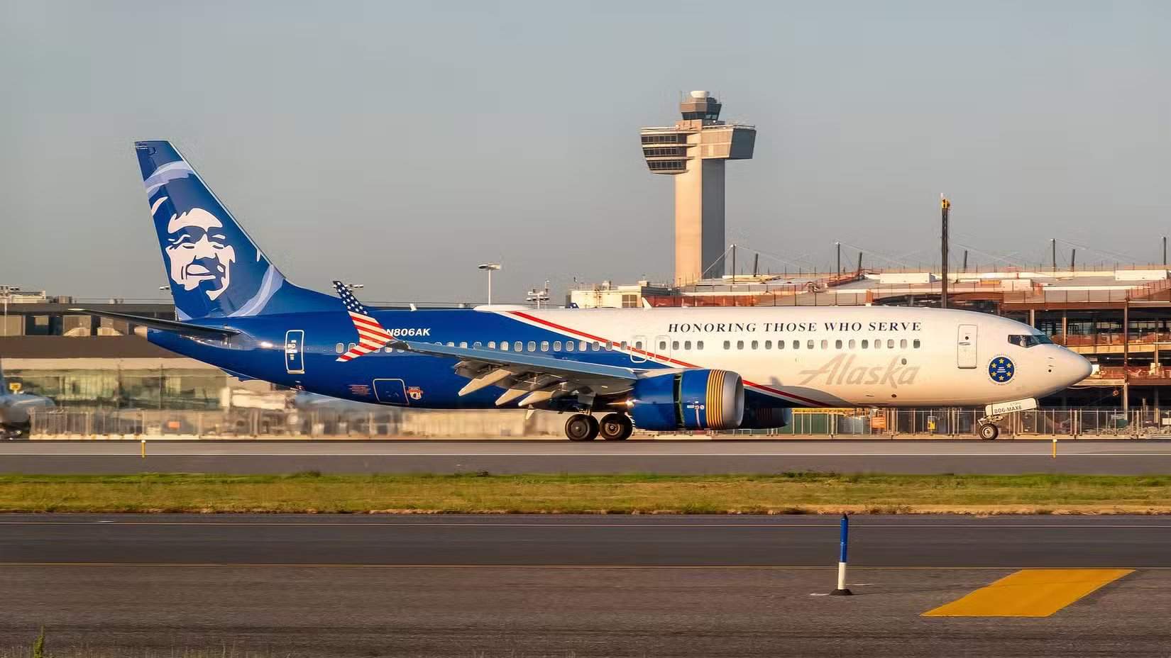 Alaska Airlines 737 MAX 8