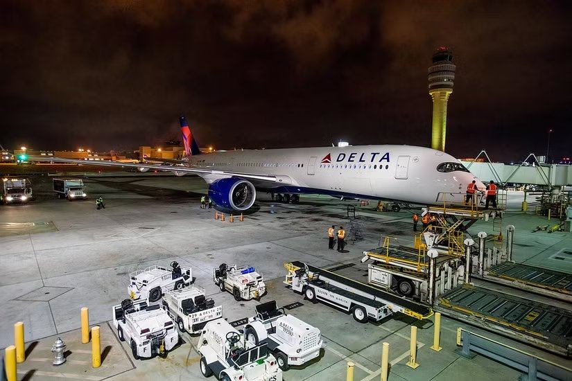 Delta Air Lines A350-900 am Gate in Atlanta