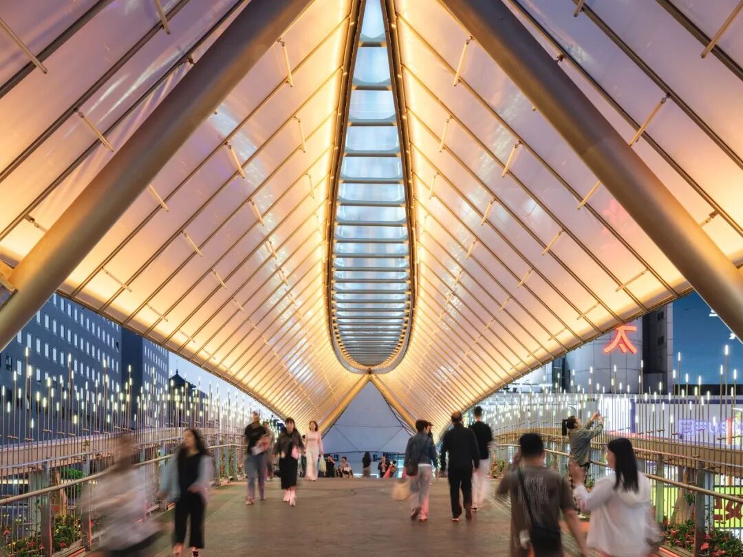 Bridge No. 1 with a new cable-membrane roof, photo by Li Ji