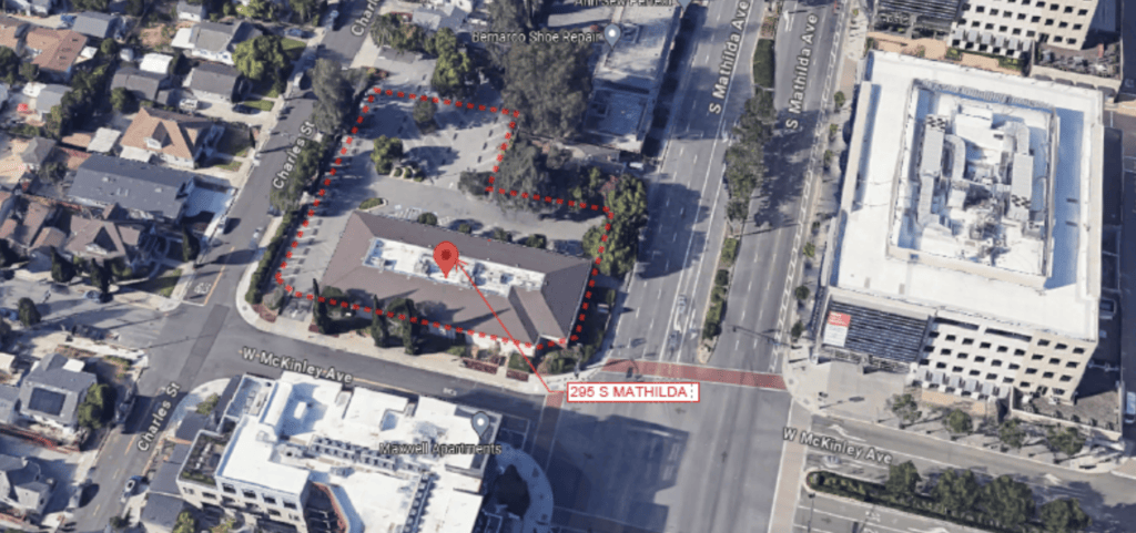Vue d'ensemble du site du 295 South Mathilda Avenue, image via MidPen Housing