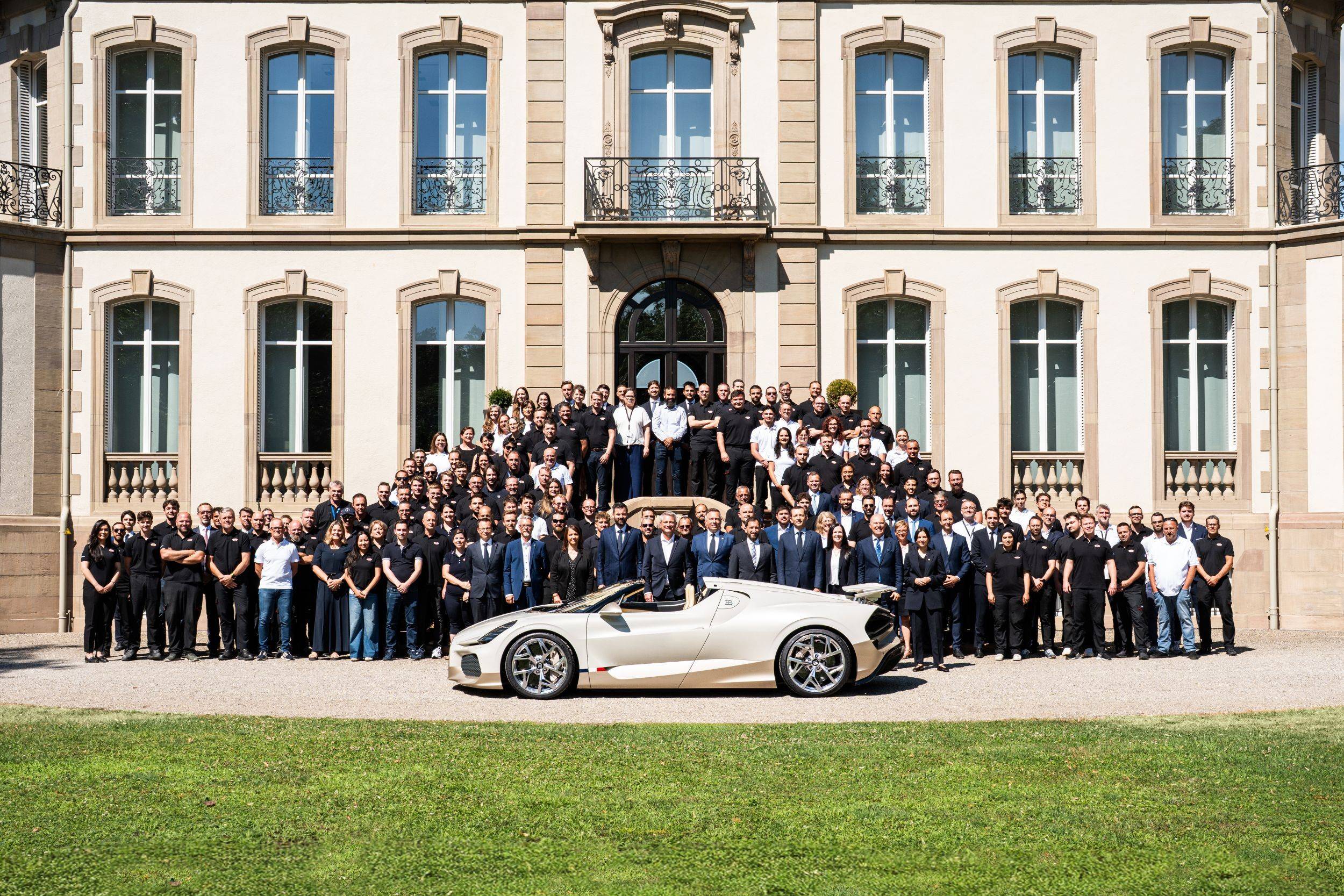 Bugatti vient de fabriquer le dernier moteur W16, sauf si vous avez les moyens d'en commander un