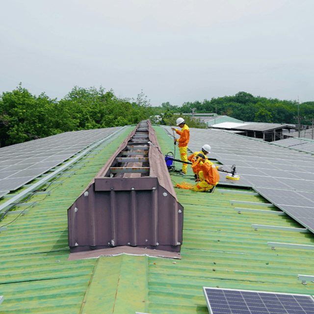 轻钢屋顶太阳能支架系统｜工业厂房光伏安装解决方案