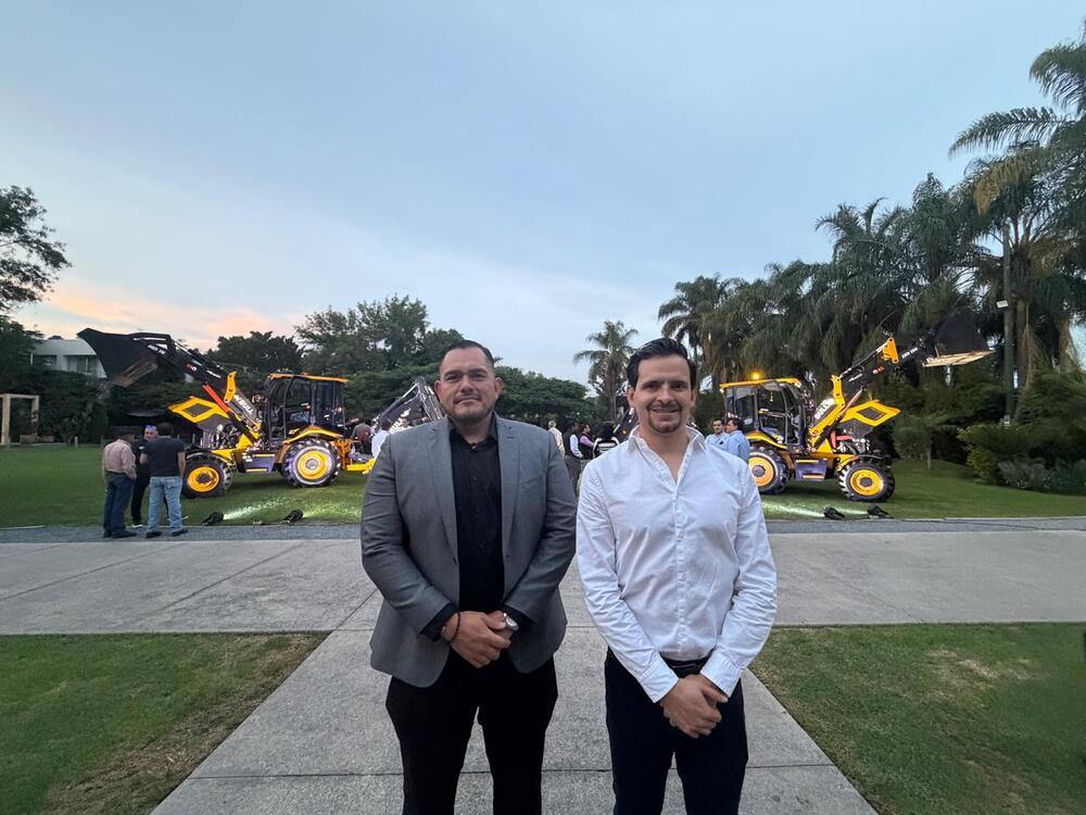 Osiris Tejada Partida, Betriebsleiterin von Gilmaq, und David Gil Sánchez, Direktor.