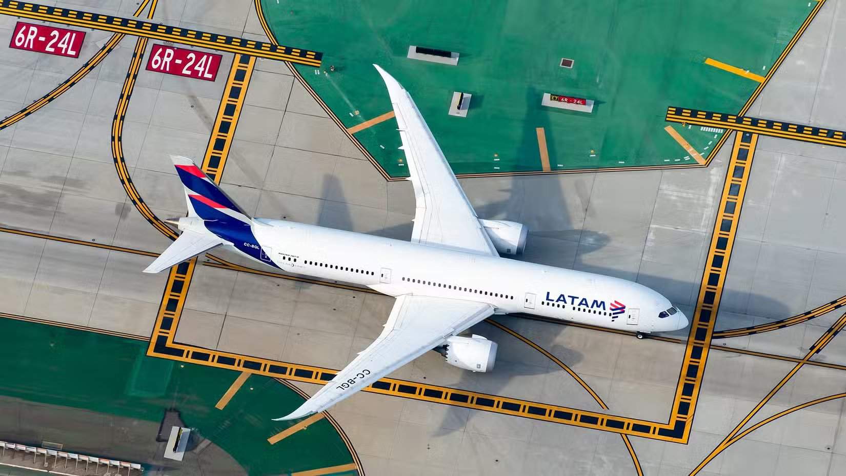 LATAM Airlines Boeing 787-9 at Los Angeles International Airport LAX