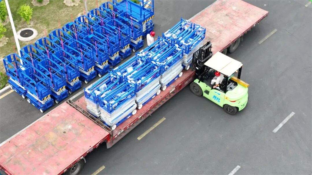 太重剪叉式高空作业平台正在装车