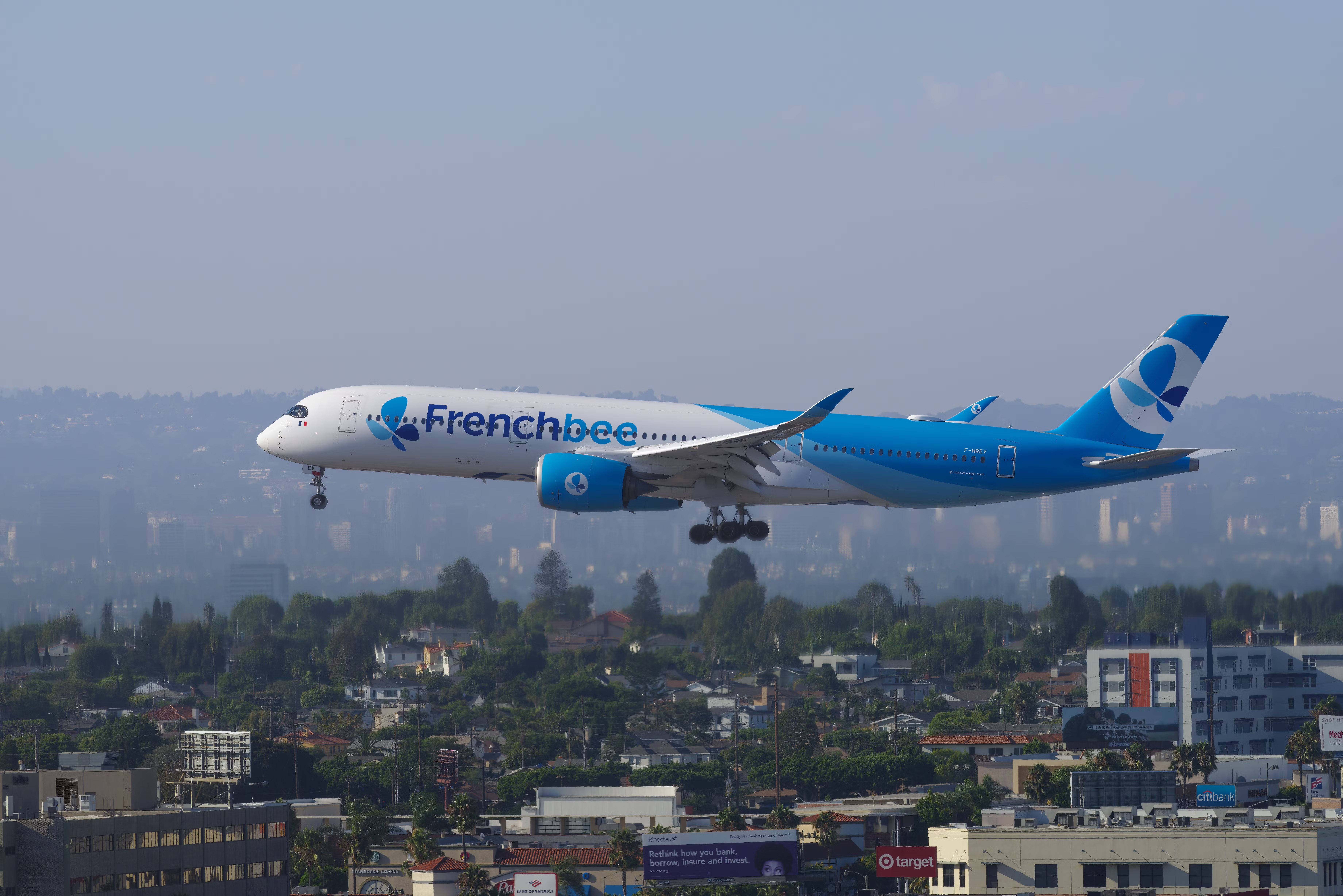 Airbus A350-1000 da French bee aterrissando