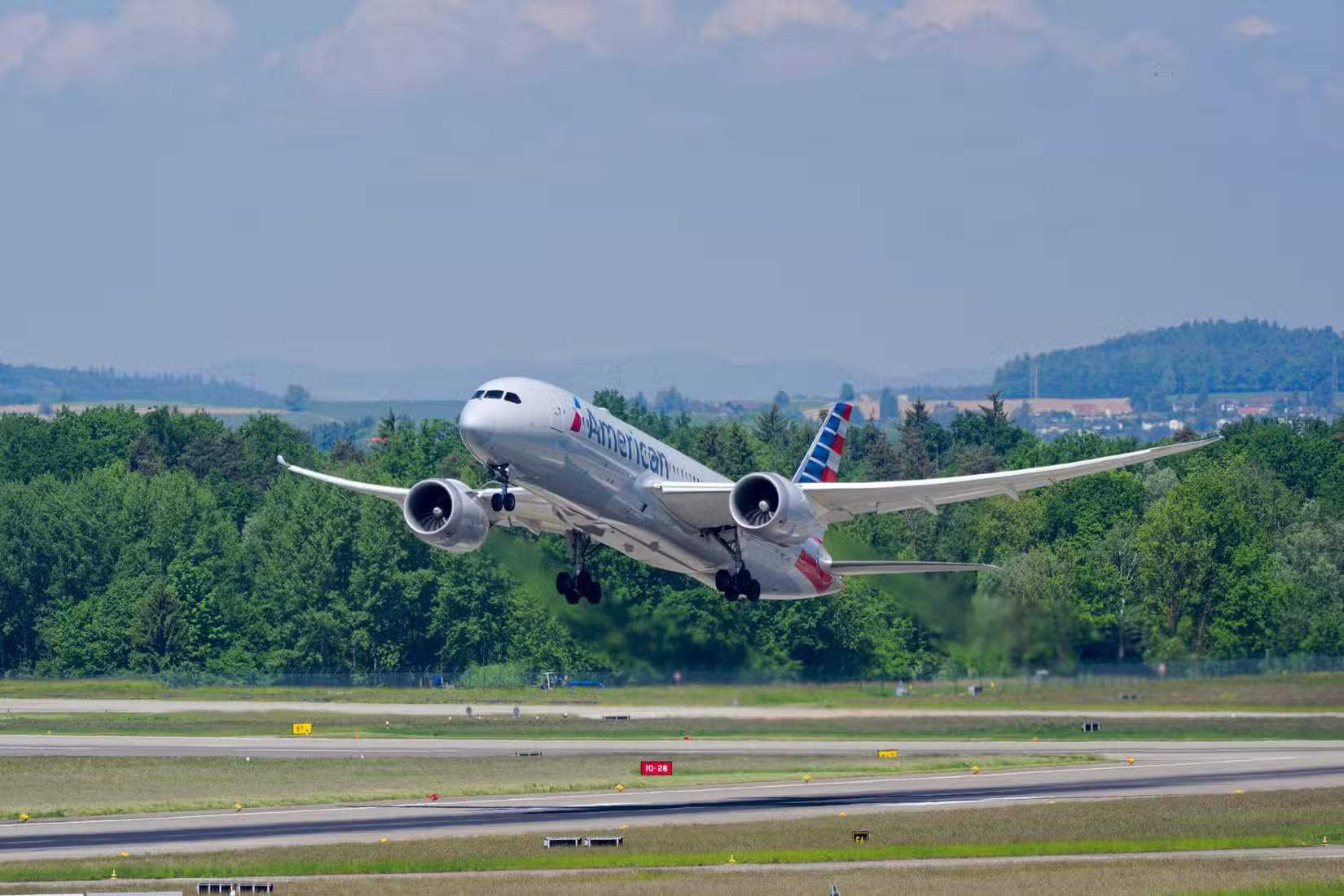 Decolagem do Boeing 787 da American Airlines