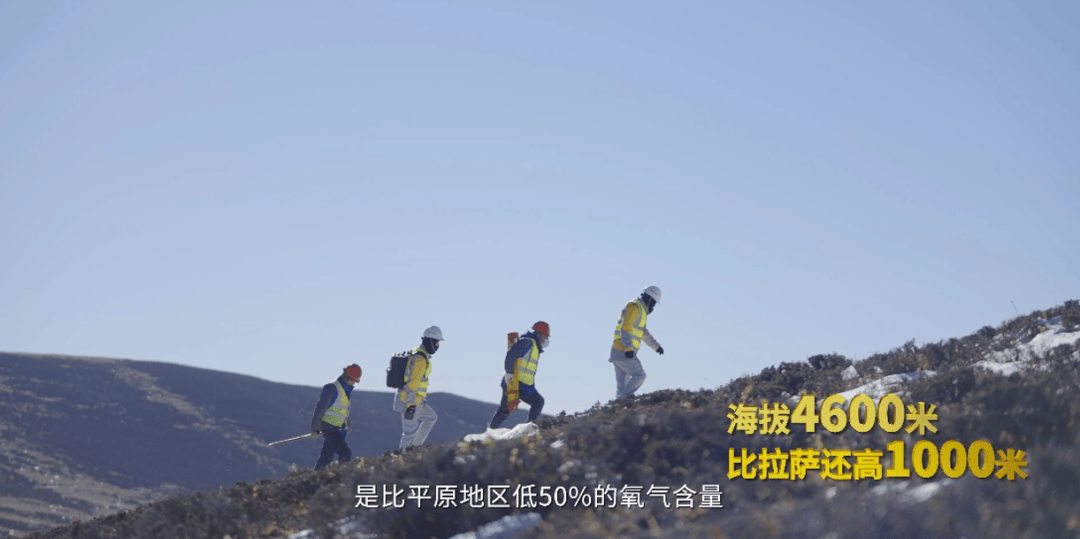 Equipa de vanguarda de membros do Partido 'Perseguidores da Luz do Planalto' realiza inspeção de campo