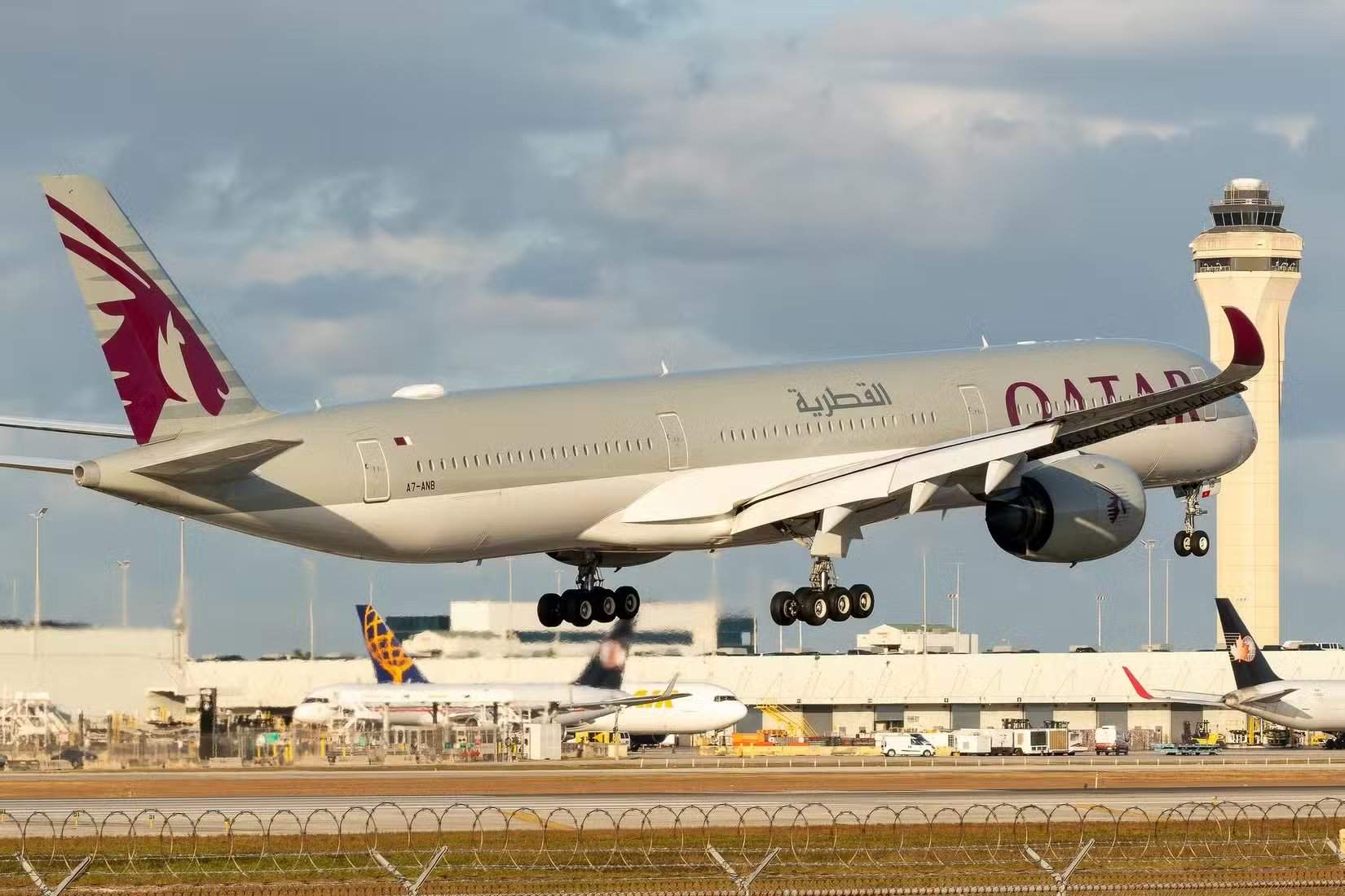 Qatar Airways A350-1000 about to land