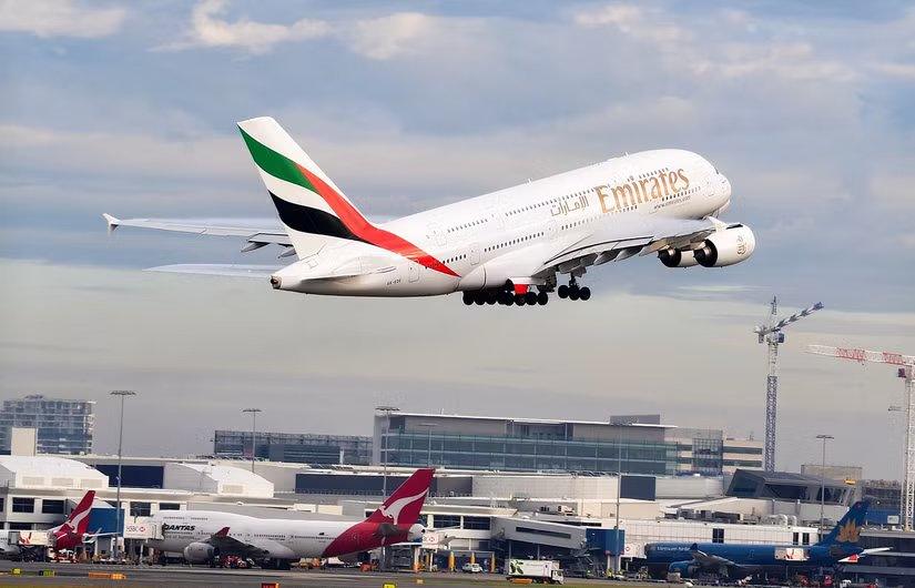 阿联酋航空A380从悉尼起飞