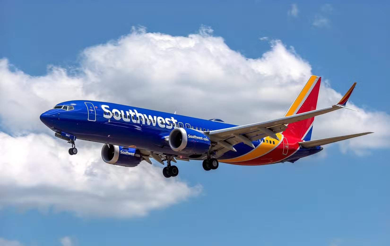 Southwest Airlines 737 MAX 8 on final approach