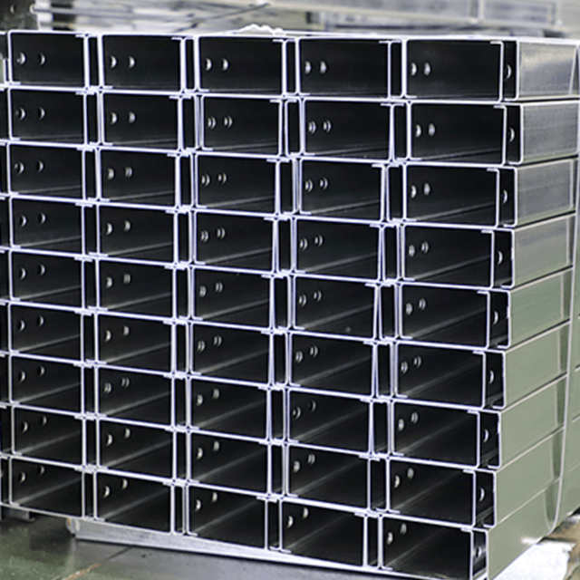 Perfil C de Aço para Suporte Fotovoltaico｜Fabricante de Perfis de Aço Especiais para Estruturas de Instalação Solar