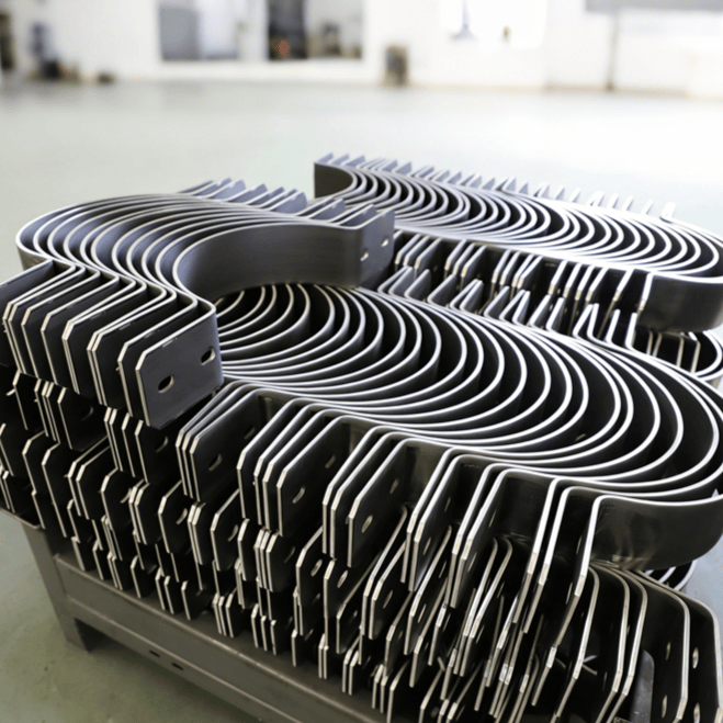 Zubehör für Solar-Photovoltaik-Montagesysteme｜Kundenspezifischer Lieferant für Mittelklemmen, Schellen und Verbindungselemente