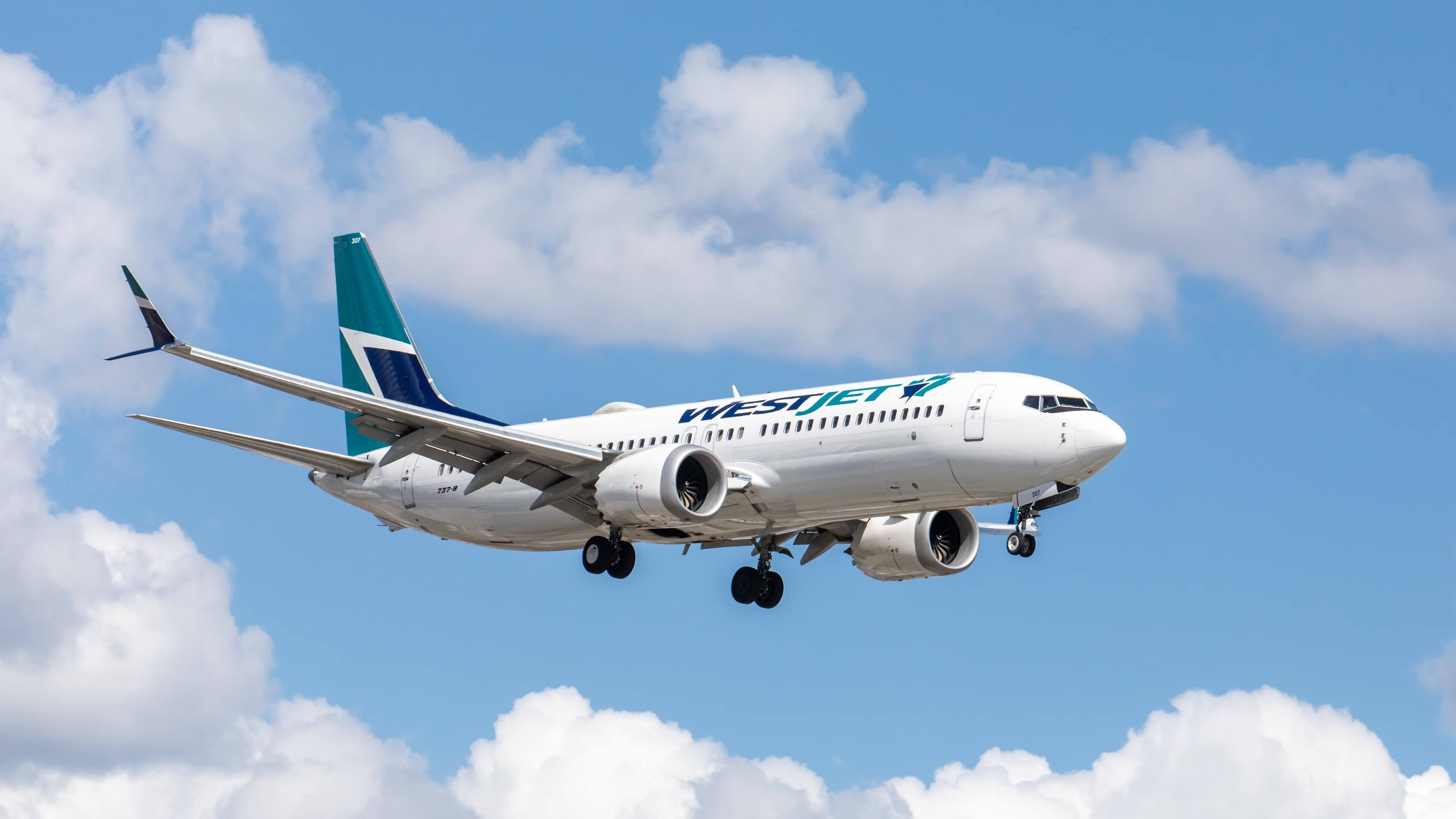 طائرة ويست جيت من طراز بوينغ 737 MAX 8