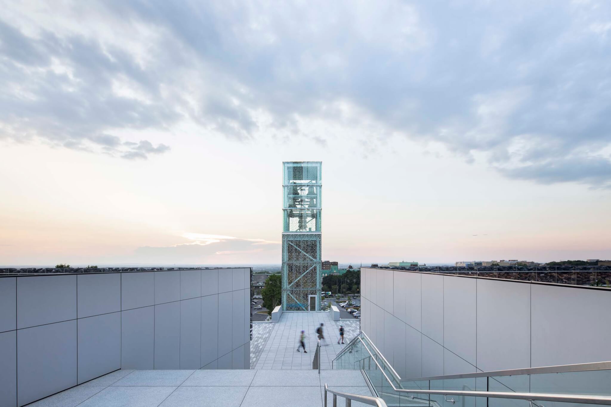 Plateforme et tour d'accès à l'Oratoire Saint-Joseph du Mont-Royal