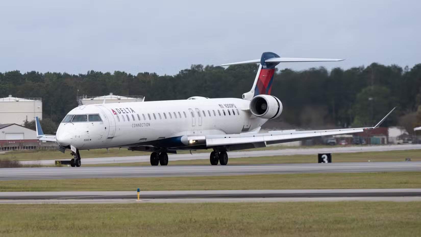 达美航空CRJ-900 Joseph Creamer Shutterstock