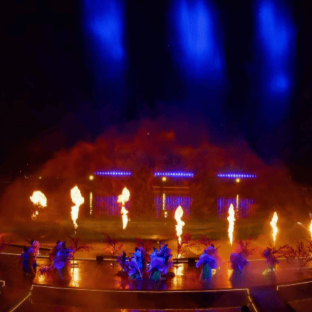 Atemberaubende Musikbrunnen-Show mit Tanz, Laserstrahlen, Lichteffekten, künstlichem Nebel, Bühnentechnik und Phönix-Skulptur