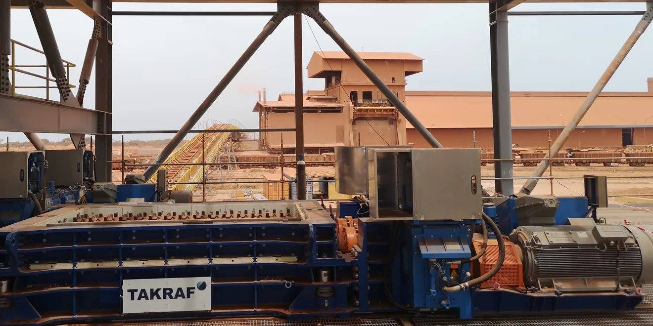 Concasseur secondaire de classe X-TREME de TAKRAF sur site en Guinée