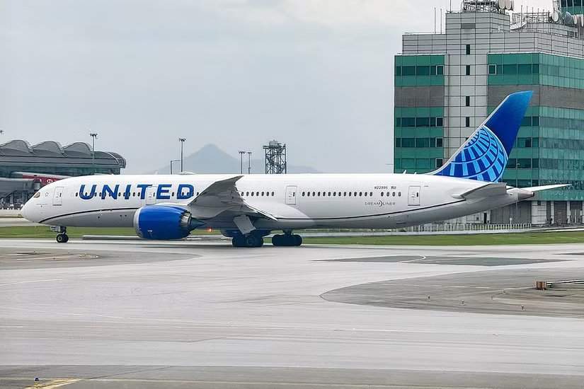 Boeing 787-9 United Airlines в Гонконге
