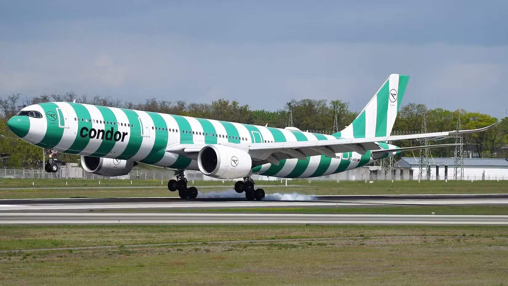 Un A330-900 de Condor atterrissant