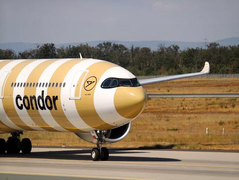Un A330-900 de Condor roulant