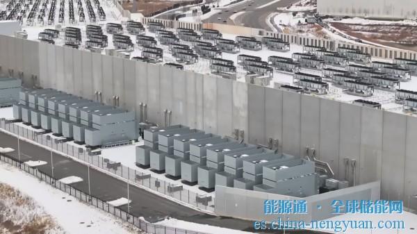 El estudio muestra que existe un efecto de sinergia entre la construcción de infraestructura de IA y el desarrollo de tecnologías de almacenamiento de energía