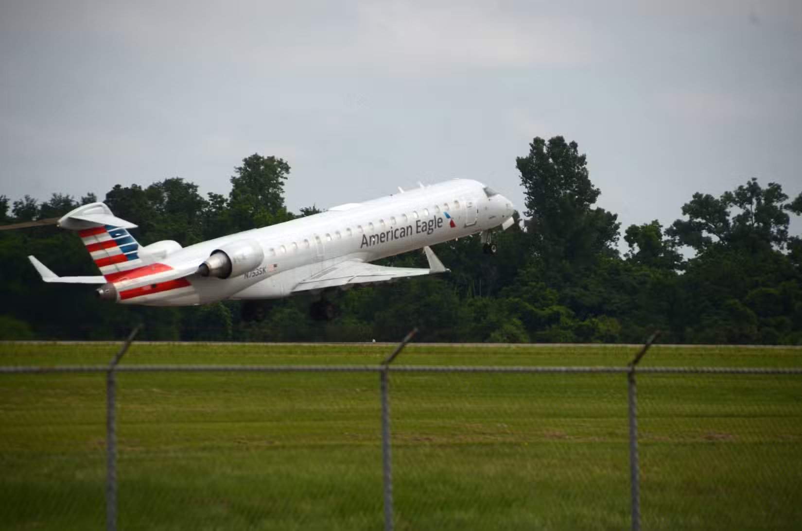Bombardier CRJ-700 operated by SkyWest Airlines departing from Bill and Hillary Clinton National Airport (LIT) in Little Rock, Arkansas-1