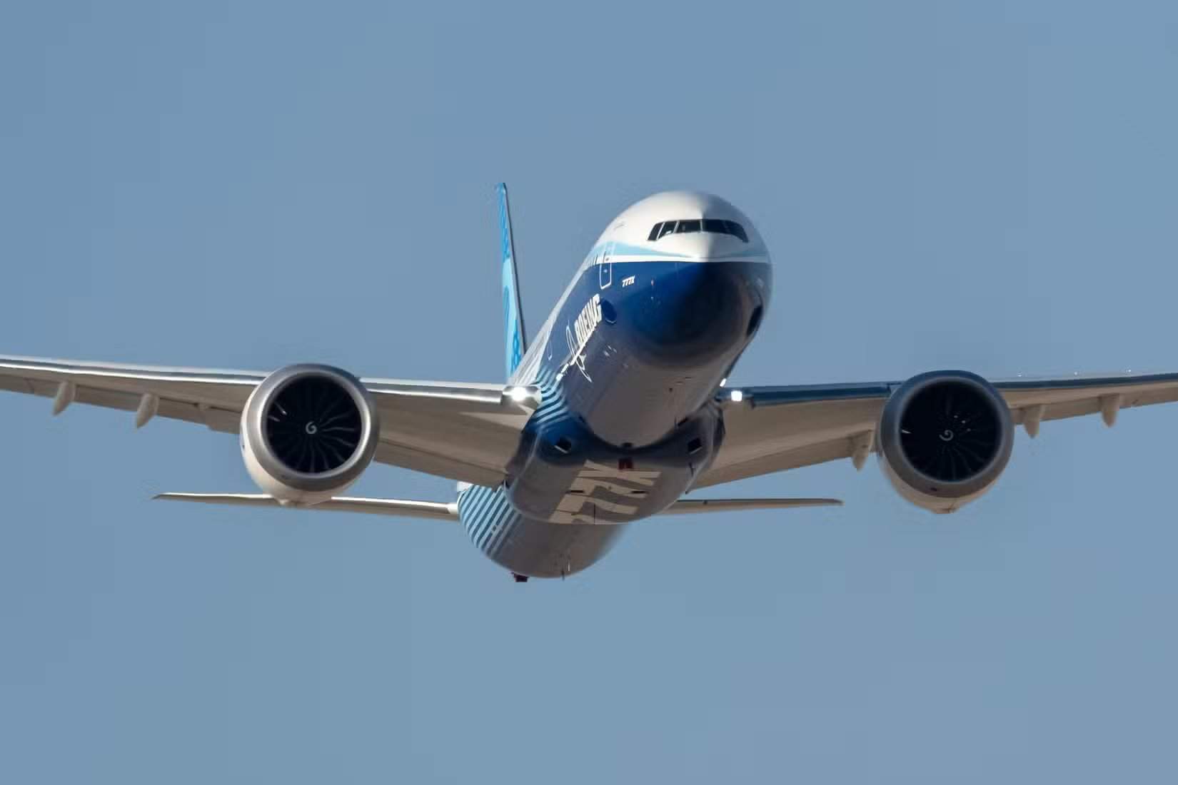 Boeing 777X в полете