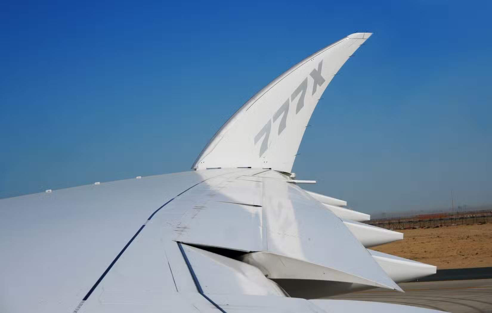 Boeing 777X wing and folding wingtip