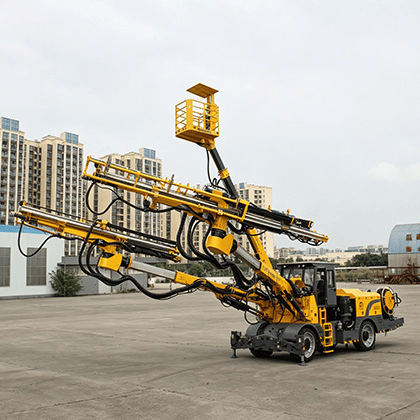 Machine intégrée de forage, ancrage et injection XZMG213