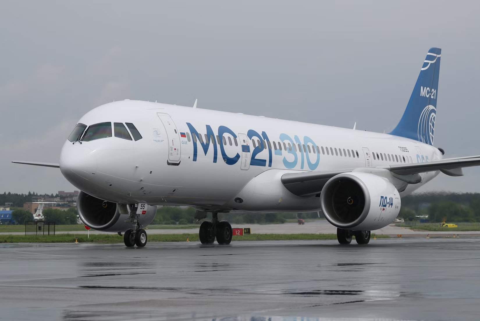 Yakovlev MC-21 Taxiing