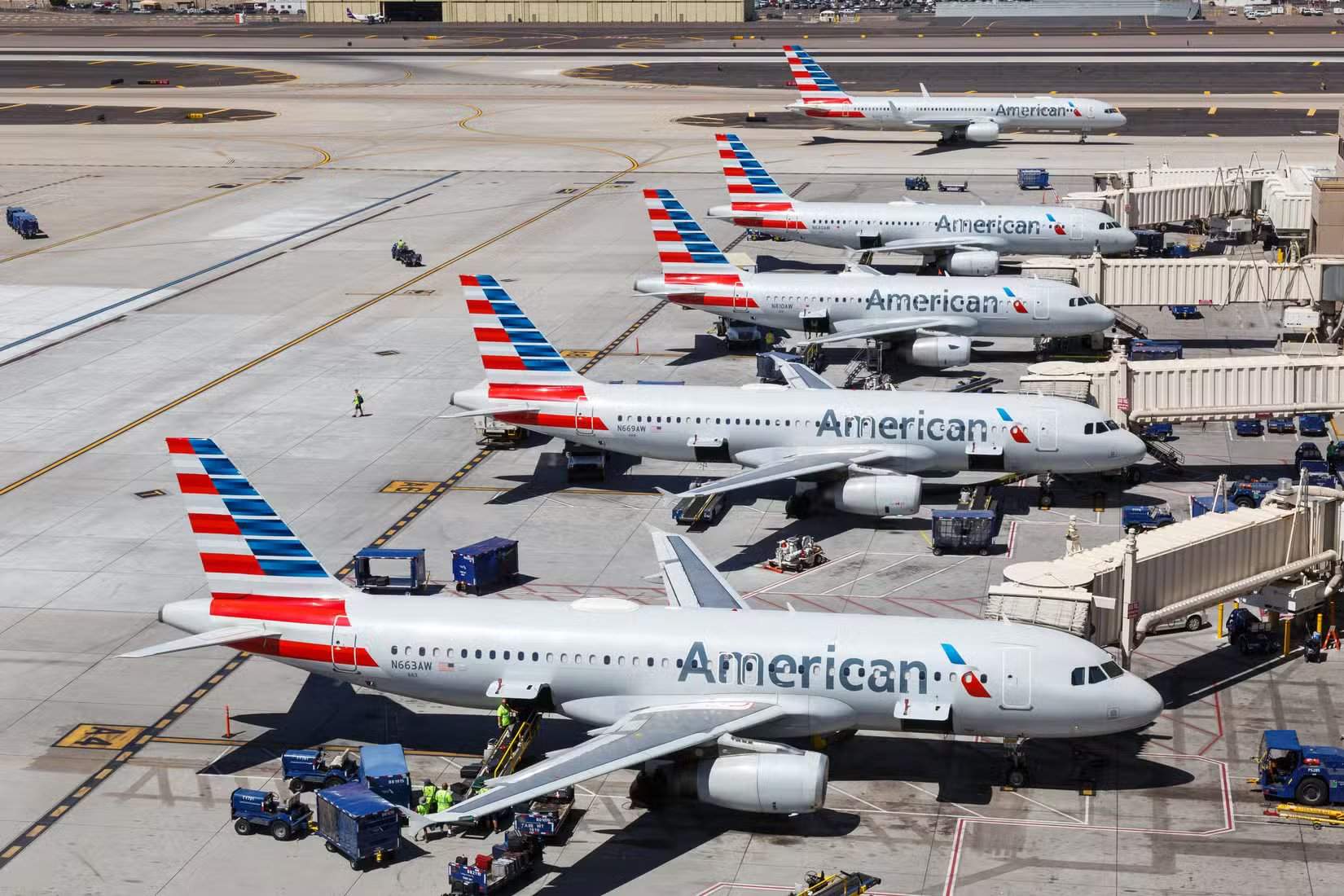 American Airlines Airbus A320 aircraft parked parallel at Phoenix Airport