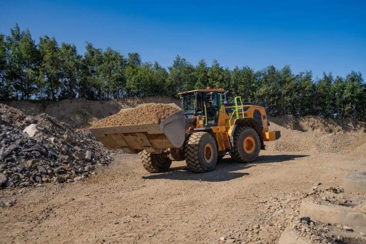 Whitelocks Plant is achieving significant fuel savings with its Hyundai HL975A wheeled loader equipped with a CVT transmission, working at a sandstone quarry north of Leeds. Image source: Hyundai Construction Equipment - EU