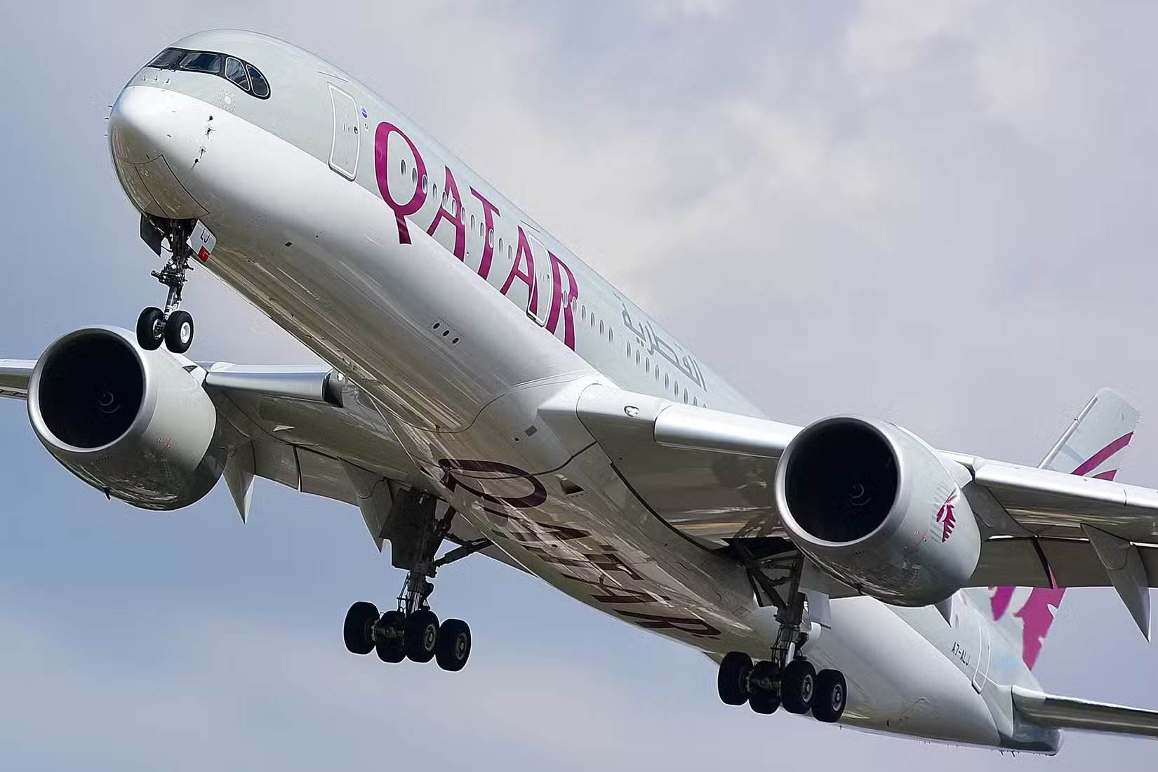 Un Airbus A350-900 de Qatar Airways en vuelo