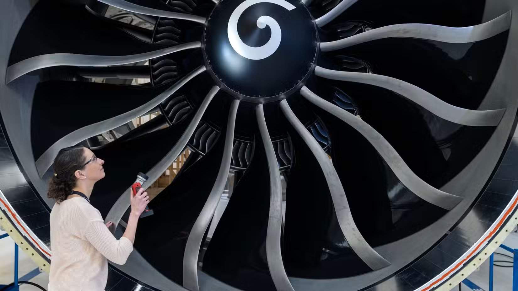 محرك GE9X في منشأة الاختبار