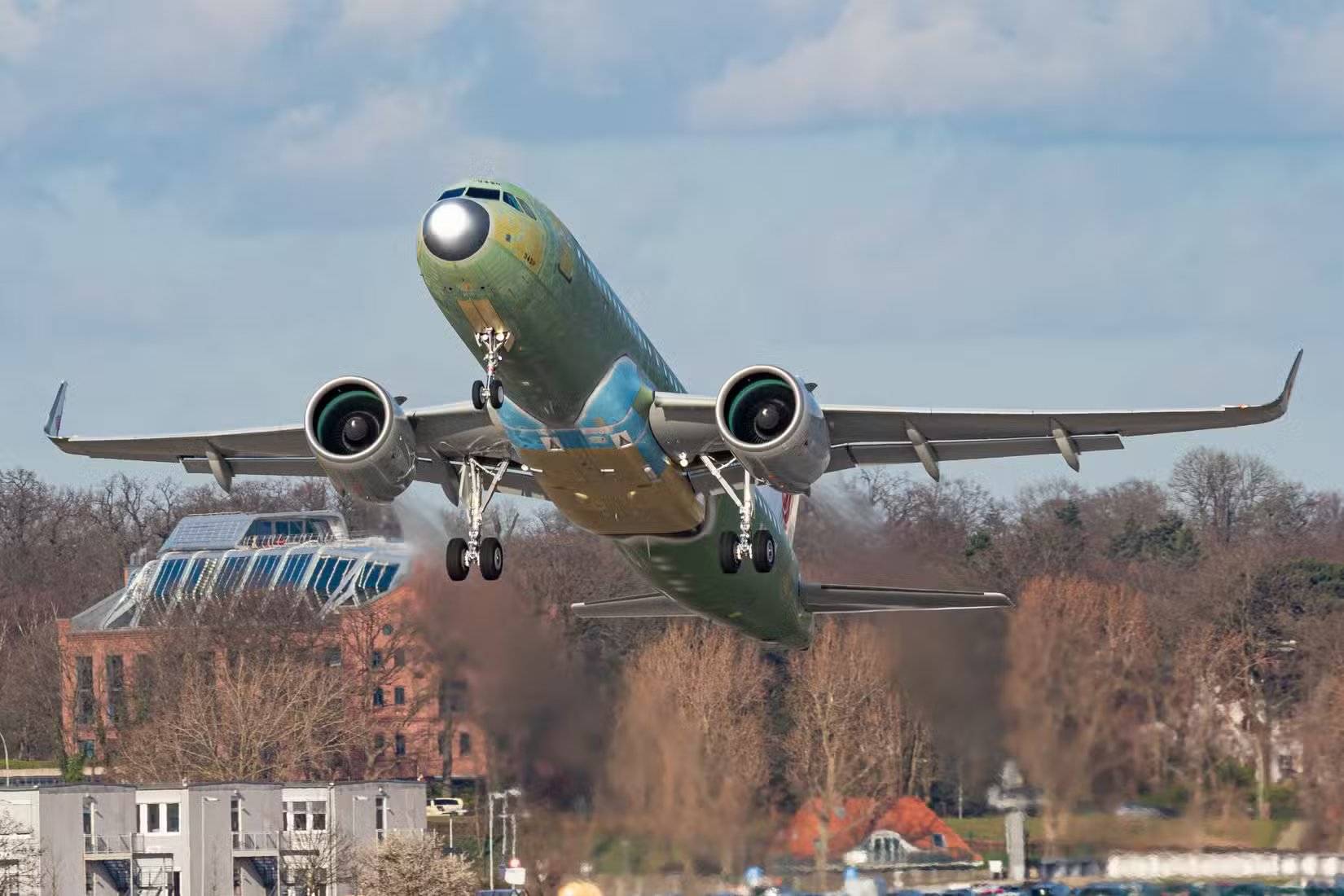 Airbus A320neo departing Hamburg factory