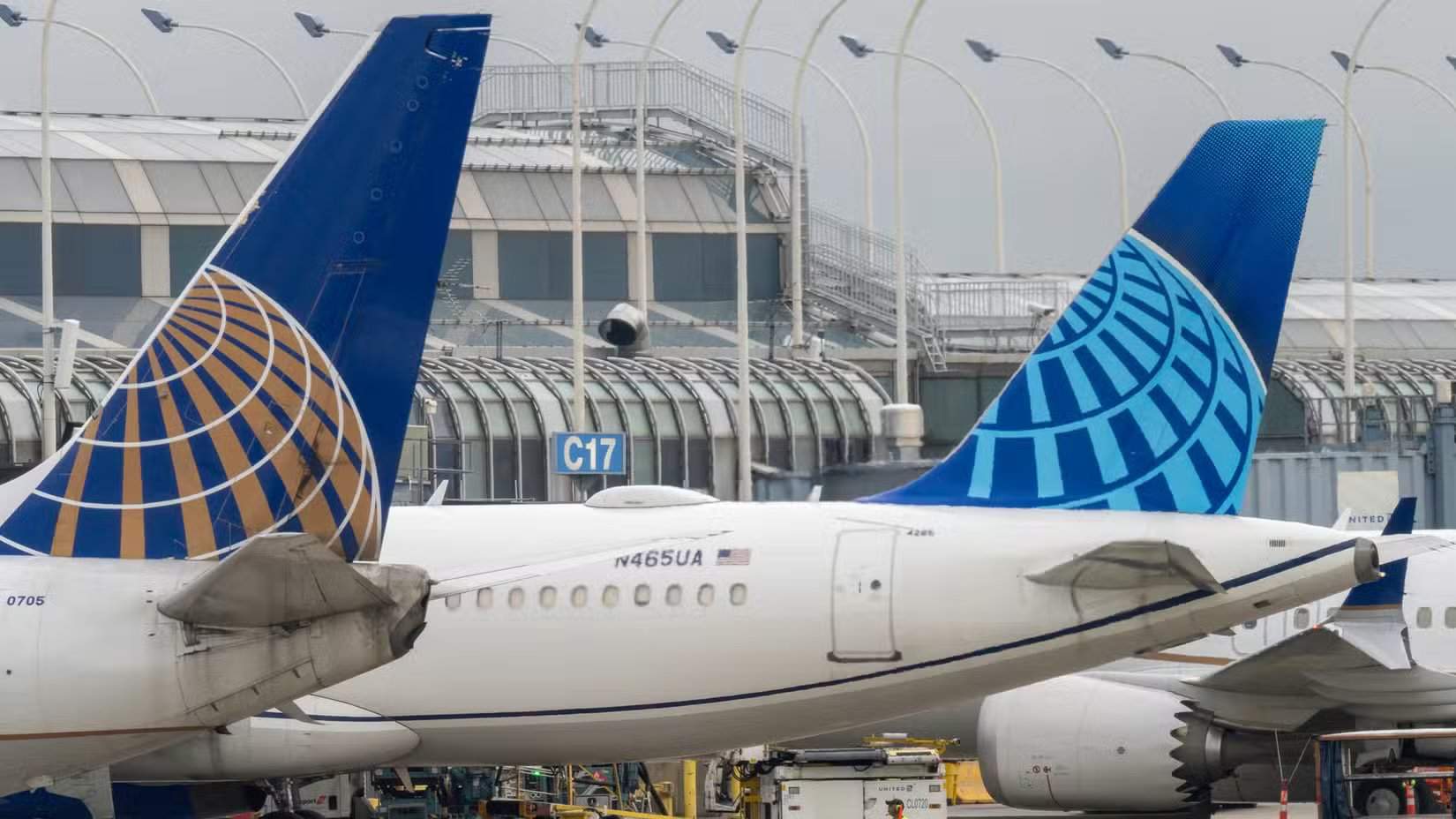 United Airlines aircraft tail in Chicago