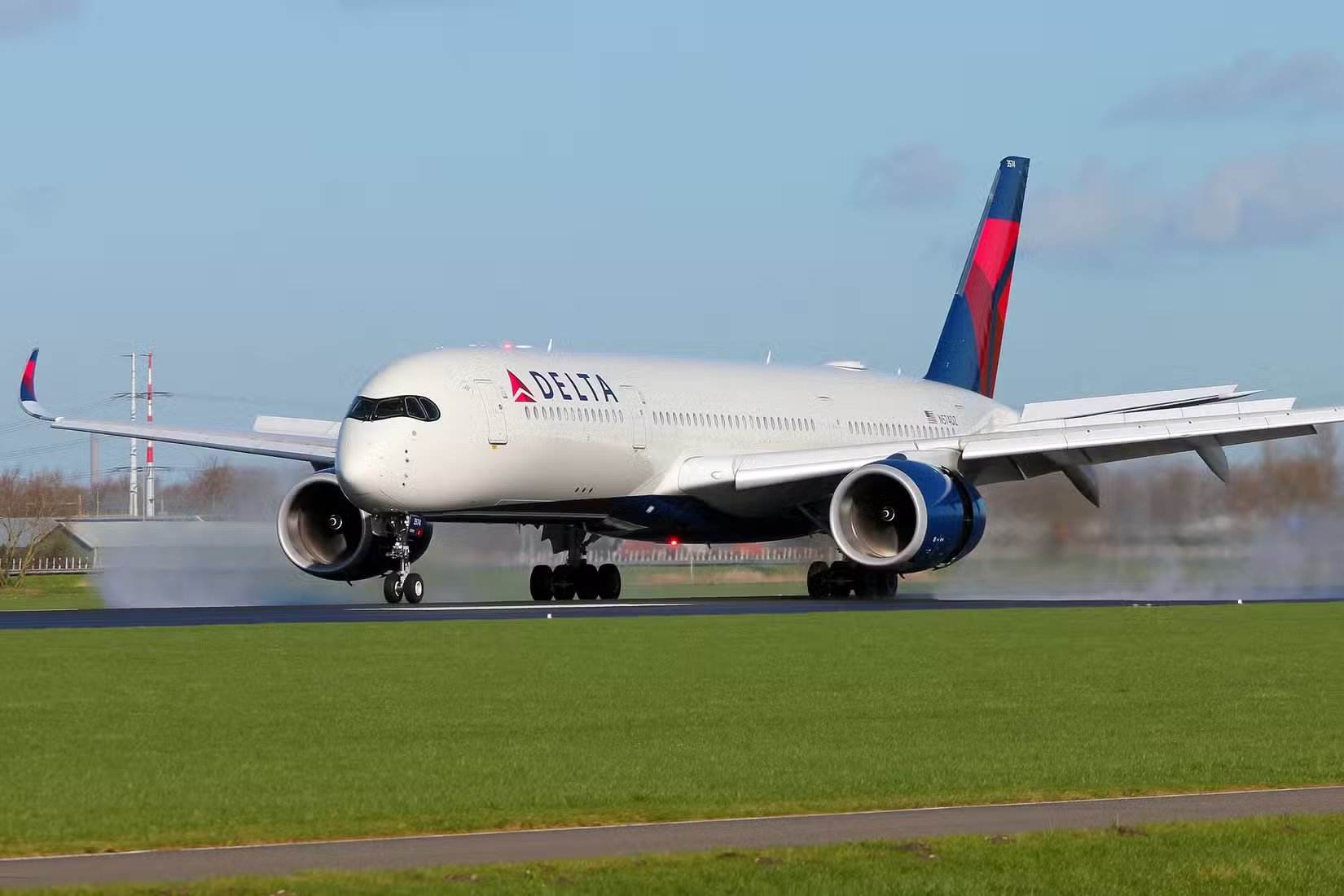 Delta A350 taxiing