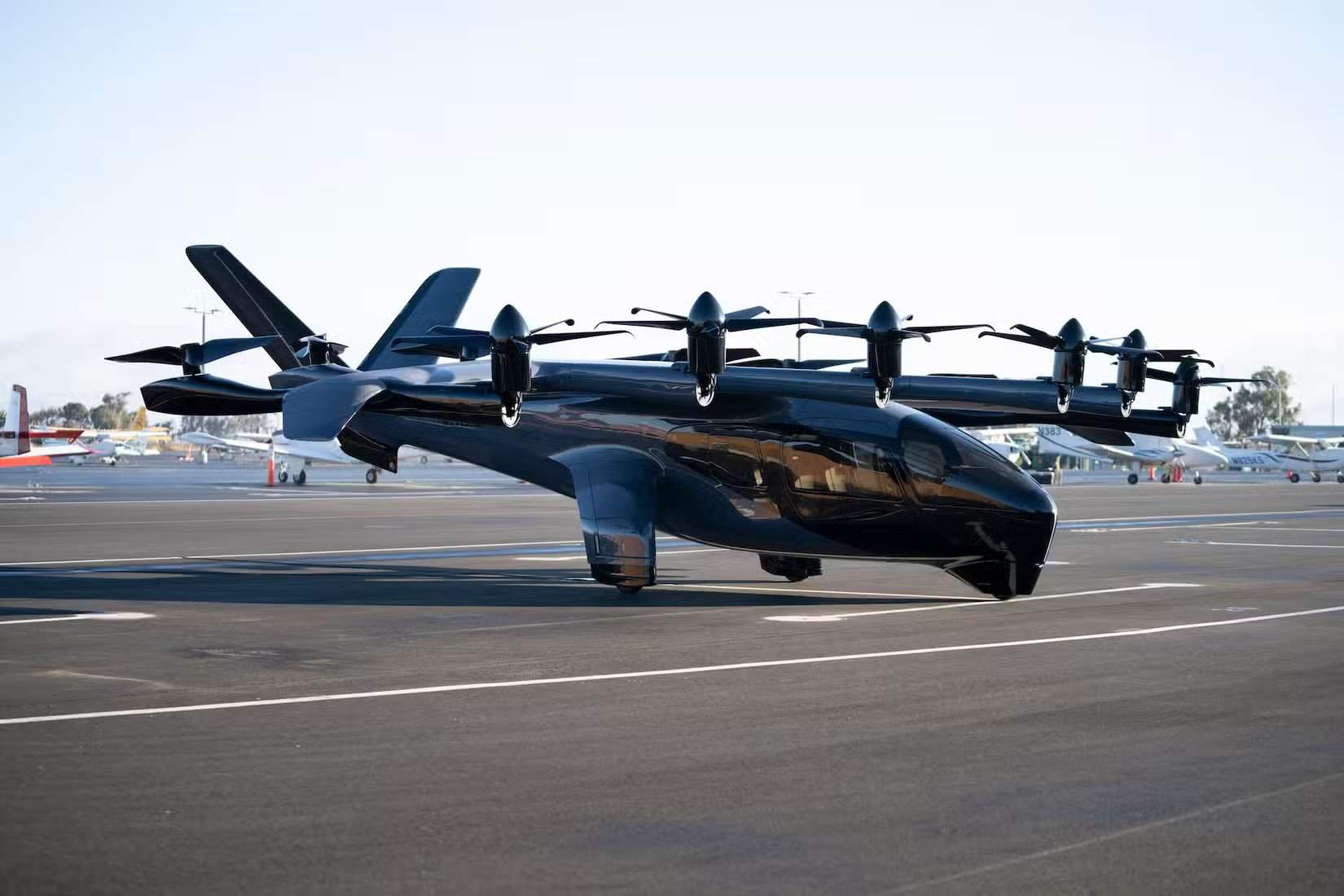 Archer Aviation空中出租车在停机坪上