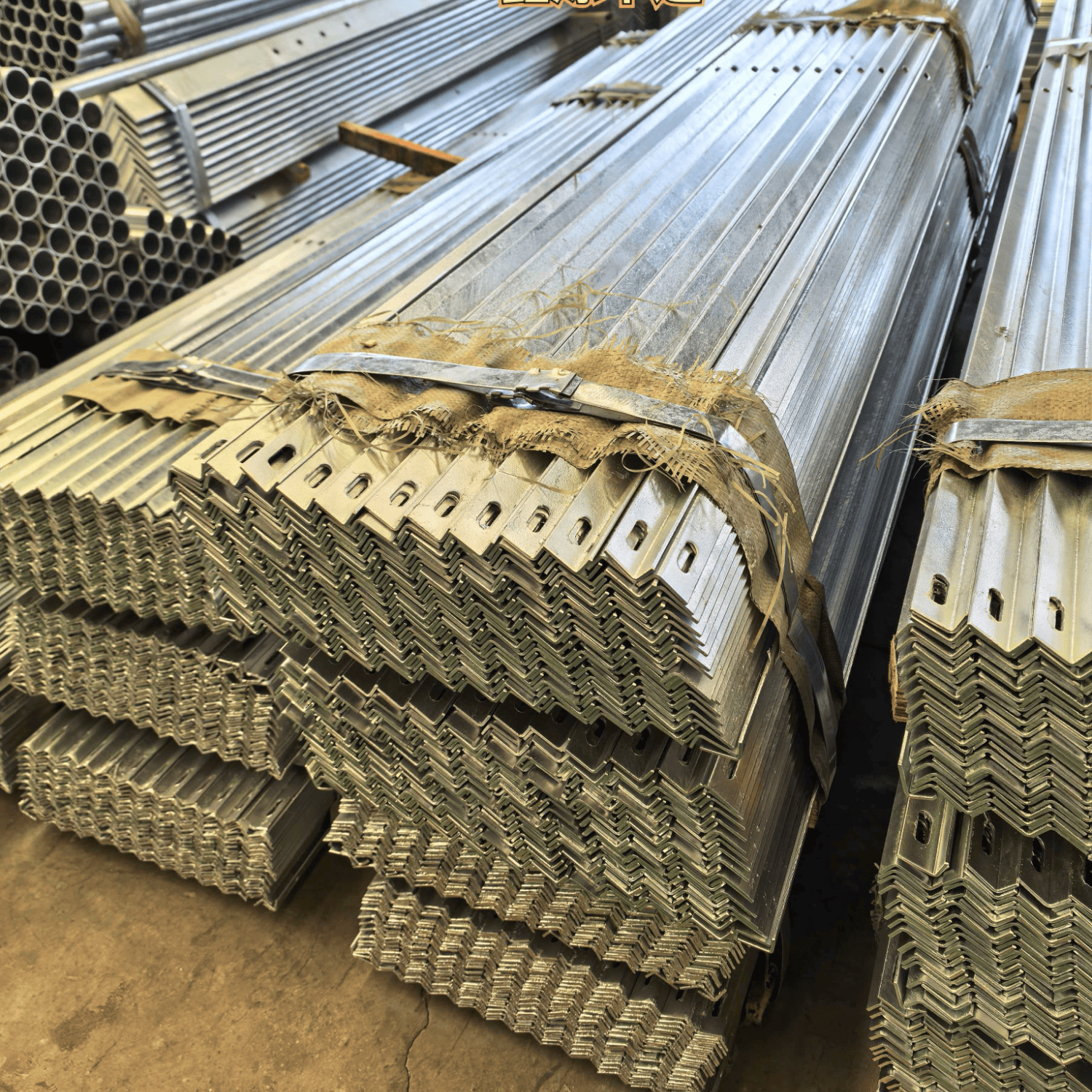 Оцинкованный уголок - Tianjin XinShuo Fengda Steel Co., Ltd.