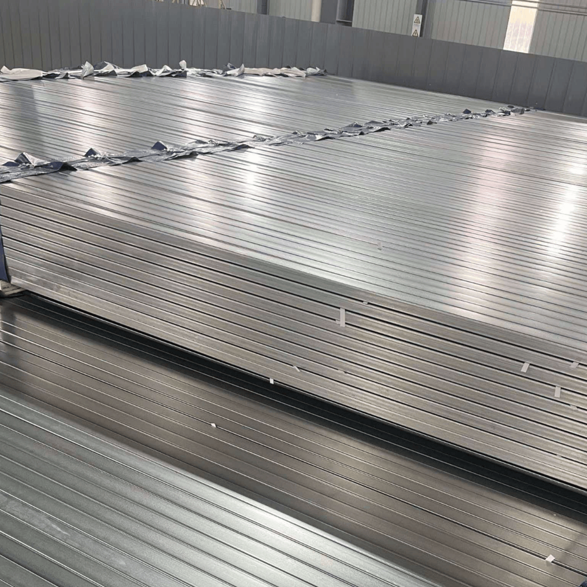 Труба квадратная из цинк-алюминий-магниевого сплава - Tianjin XinShuo Fengda Steel Co., Ltd.