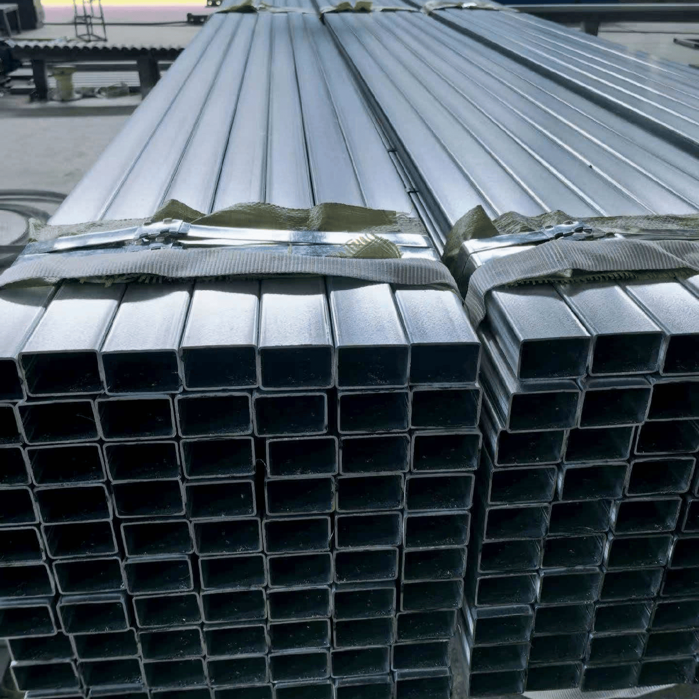 Труба квадратная из цинк-алюминий-магниевого сплава - Tianjin XinShuo Fengda Steel Co., Ltd.