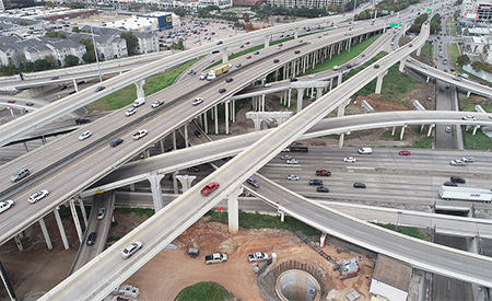 أعمال الإنشاء في ممر Austin I-35 Capital Express South.