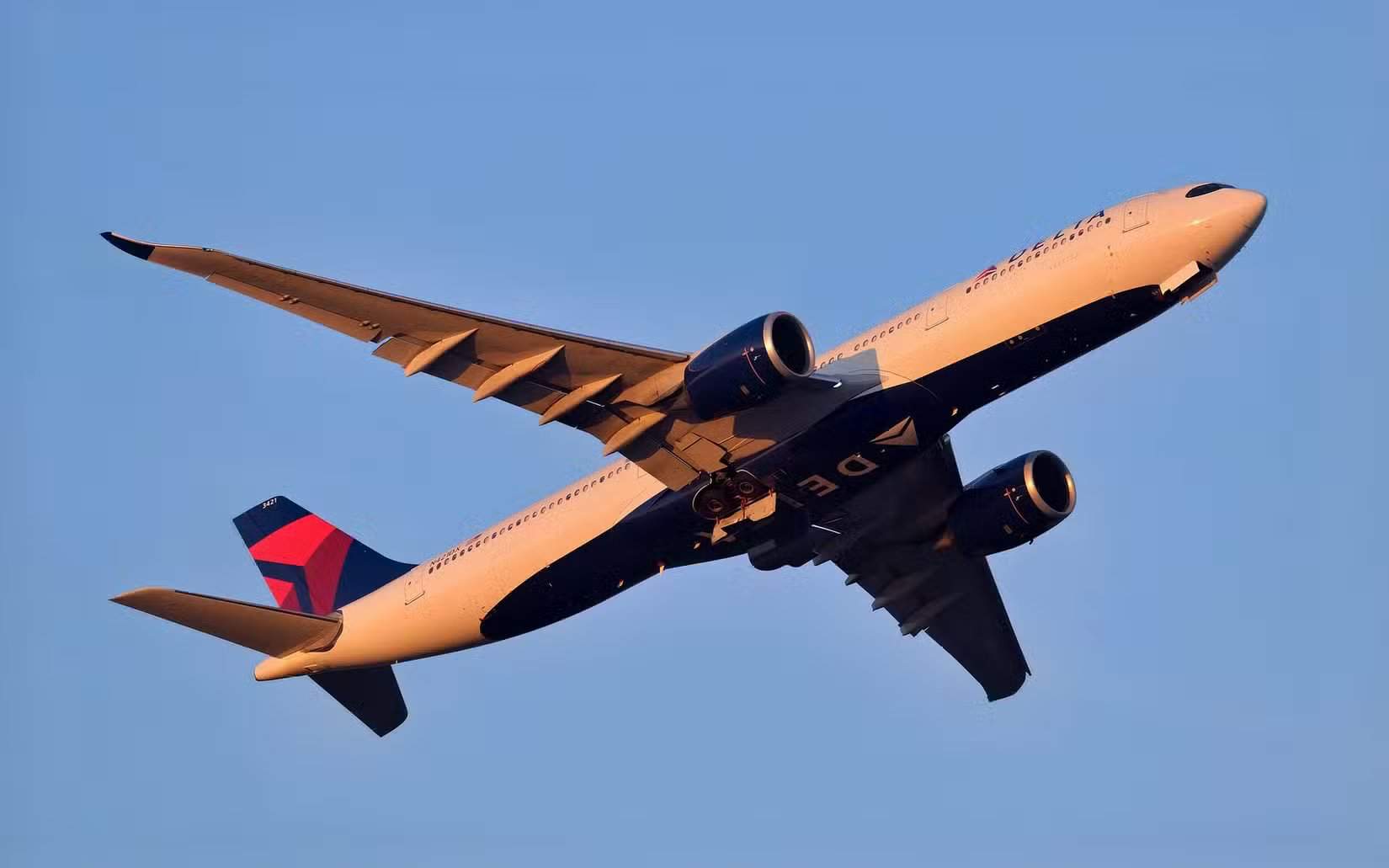 Delta Air Lines Airbus A330-900 kurz nach dem Start
